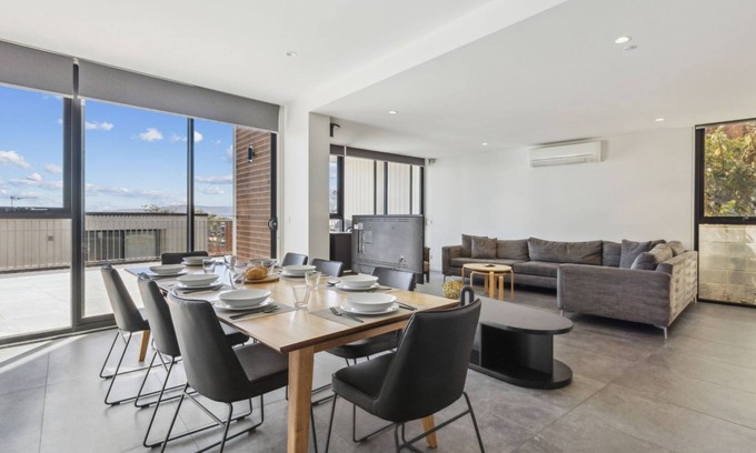 Jindabyne Maison | Chilam 'C' - Amazing views with modern style - Sophisticated style and modern convenience