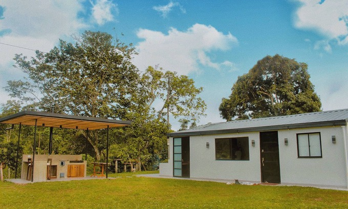 San Rafael Autre | Chill hill cozy farm house on the outskirts of town