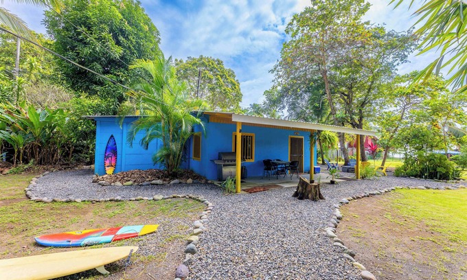 Esterillos Oeste Maison | Chill Surf Getaway, 1 Min Walk to the Beach