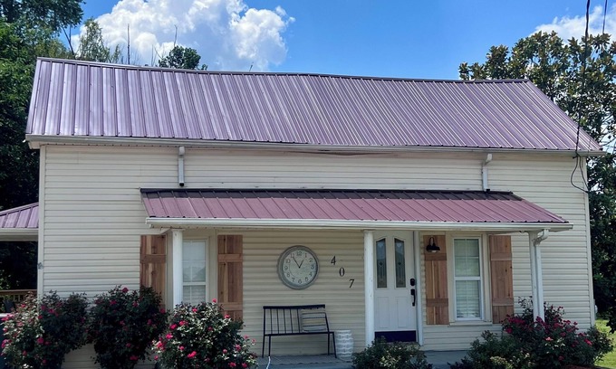 Cave City Maison | Chillin Time is a cozy pet friendly home 6 miles from Mammoth cave!