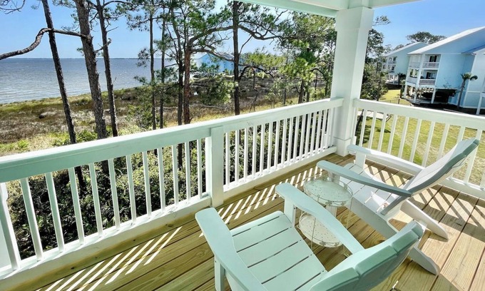 Innerarity Townhomes Maison | ChilSea: Kayak, SUP, Views & more!