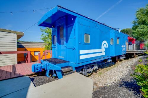 Adrian Furnace Appartement | Choo Choo Blue, Converted Railcar in DuBois!