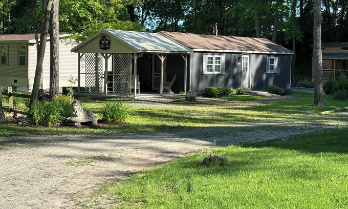 Valois Cabine | "Christine's Cabin" Great place to stay for wine trail events