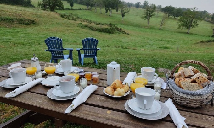 Saint-Bonnet-de-Four Lit Et Petit-Déjeuner | Christine Scuflaire