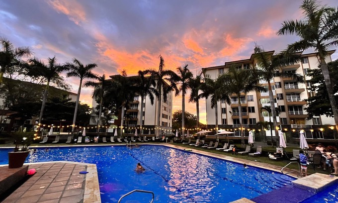 Barrio Santa Lucia Copropriété | Christmas at the a beach cozy cove. Amazing three bedroom family condo.
