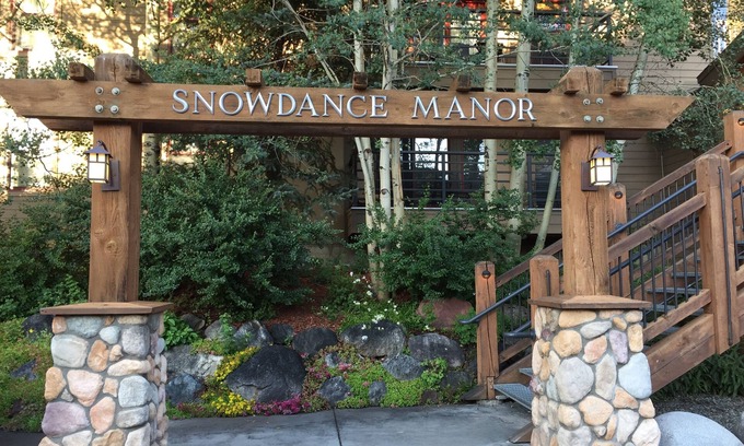 Mountain House Copropriété | Seulement 110 $ par nuit !! Belle vue, piscine, sauna, bain à remous dans le bâtiment! 6 personnes