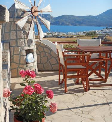 Adamas Lit Et Petit-Déjeuner | Christos rooms milos