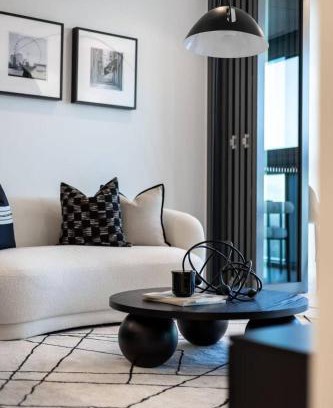 Brisbane Central Business District Appartement | Chrome Sonata - State Secrets & Skyline Sheets.