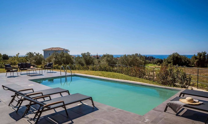 Sarlata Villa | Chrysa - Deux Chambres Villa, Couchages 4