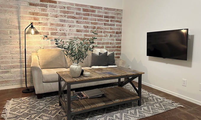 Flowing Well Neighborhood Maison | Chula Vista Cottage - Fully stocked, clean and central 1 bed, 1 bath in Tucson