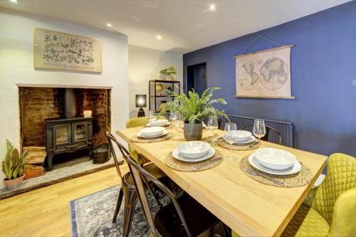 Warwick Town Centre Maison | Church Bells House by Spa Town Property - 3 Bedroom Georgian Townhouse in Central Warwick