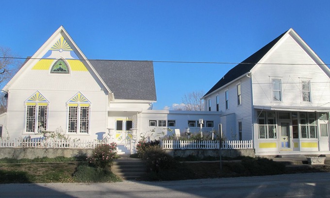 Loami Maison | L'église par bigorneaux