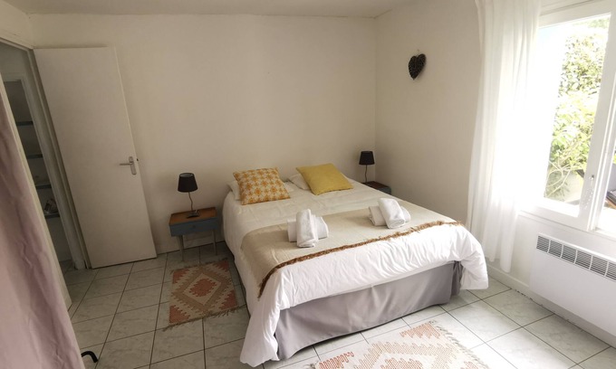 Chaille-les-Marais Appartement | Cigogne, Gite 3 personnes (1 enfant) avec Piscine chauffée, Sud Vendée Littoral