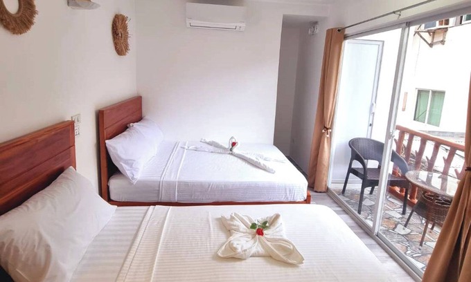 Balabag Appartement | CiNta Hotel - Triple Room with Balcony