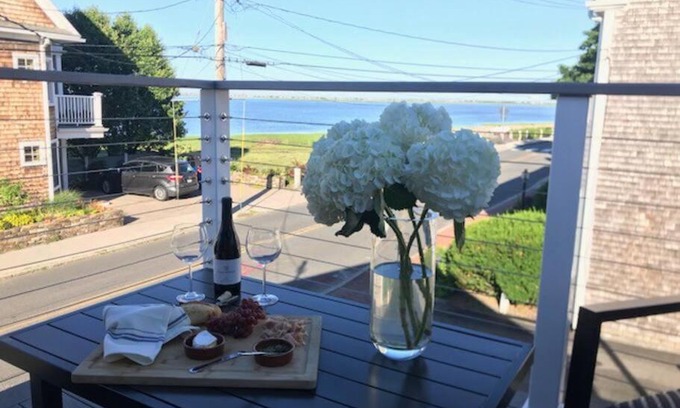 Newburyport Appartement | Circa 1725 home w/Roof Deck and Water Views