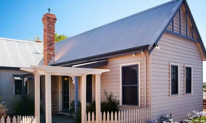 Daylesford Cottage | Circa Ruby Mint Daylesford ~ CENTRE VILLE