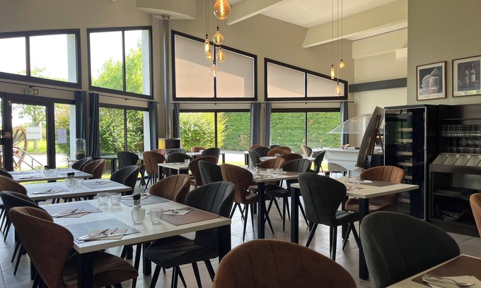 Saint-Martin-de-Fraigneau Hôtel | Citôtel les Eleis