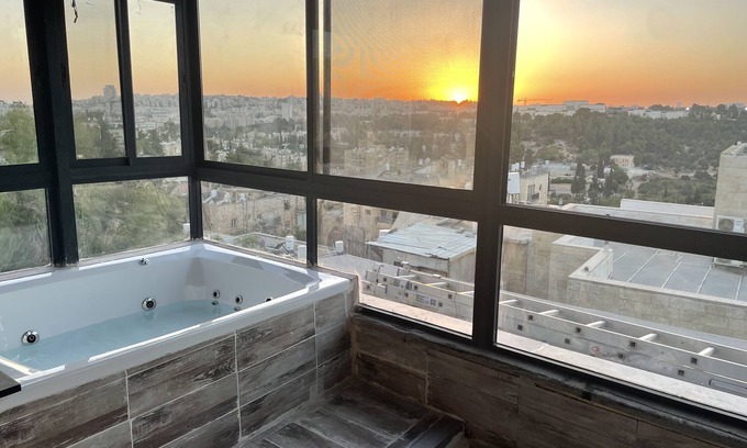 Kiryat Shmuel Appartement | Citadel of the Kings View Suite facing all of Jerusalem