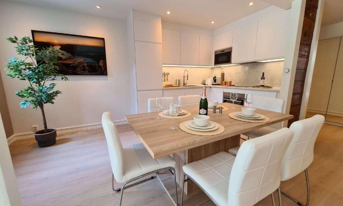 Stavanger Appartement | City Center Charm in Exclusive Eiganes - Modern & Spacious