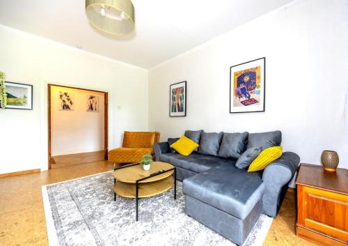 Kesklinn Appartement | City center, High ceilings, 75m2 2BR Free parking