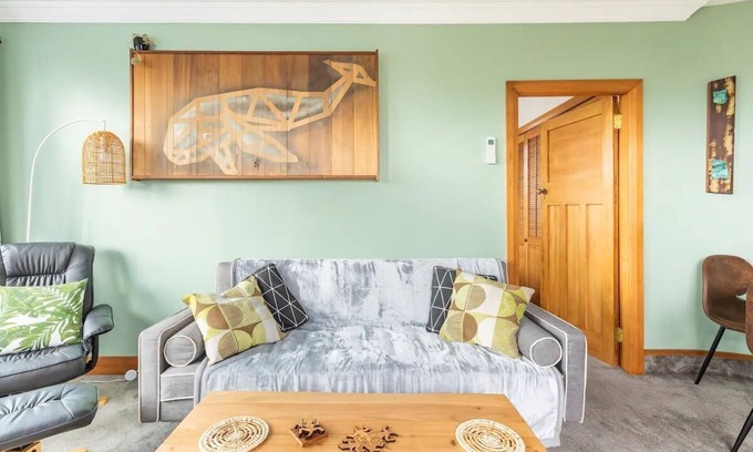 Karori Maison | City end Sanctuary Karori