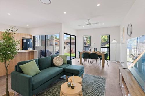 Capalaba Maison | City Oasis Brand New 4BR with Parking and Steps to Shops