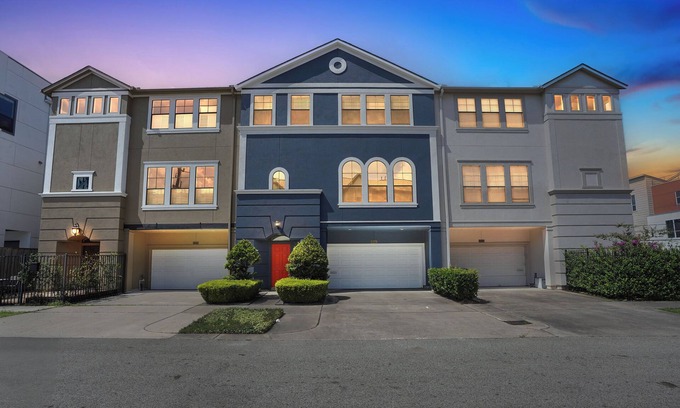 Washington Ave./ Memorial Park Maison | City stay at Memorial Park. Centralized property to all landmarks and hospital.