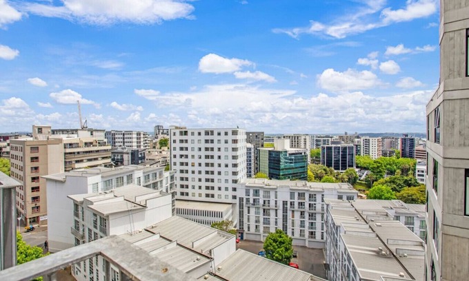 Grafton Appartement | City Verve 2BR Apt with City Views and Wi-Fi