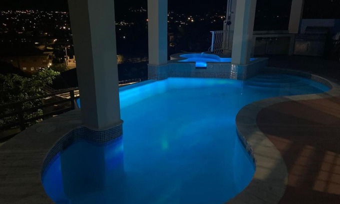 Eastwood Park Maison | City View Kgn Luxe 1-2 BDR Pool Deck View