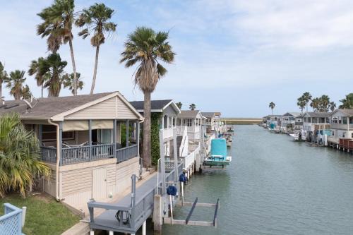 Port Isabel Maison | Clam Circle Retreat On The Laguna- LIV Resort