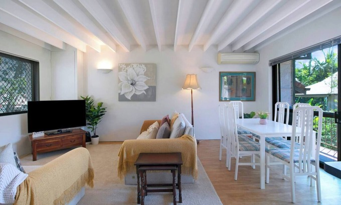 Indooroopilly Maison | Clarence Corner Contemporary meets Cottage Style