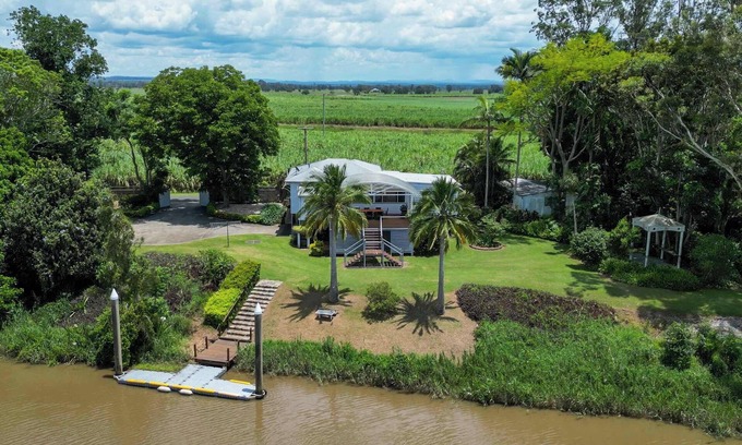 Lower Southgate Maison | Clarence River Retreat - Oceanstays - Farmstay & Jetty