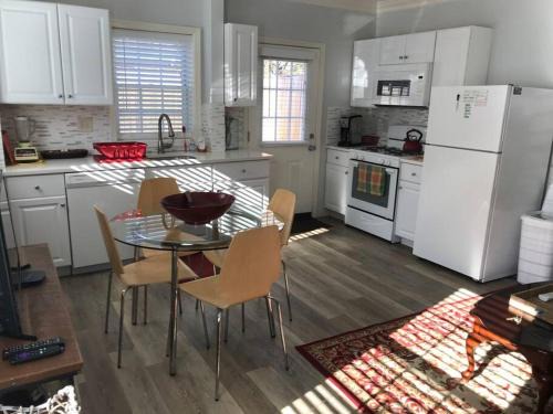 Lyon Park Appartement | CLARENDON,SUPRLOCATION,8ppl,PRIVATE,METRO,PARK