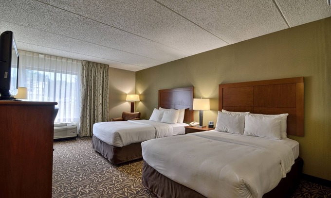 Cortland Hôtel | Clarion Inn & Suites - University Area