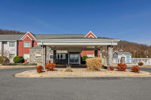 Staunton Hôtel | Clarion Pointe Staunton East