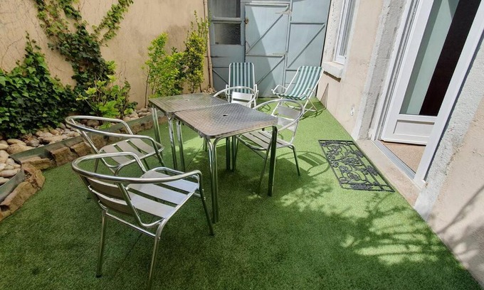 Vienne Appartement | Classé 4 étoiles - Cybèle - Centre ville 2 Chambres, cour privative et Garage