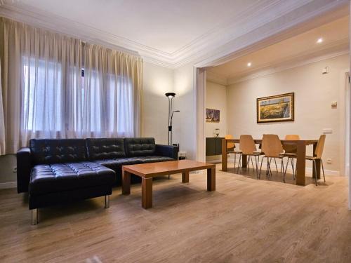 Sant Gervasi – la Bonanova Appartement | Classbedroom Park Güell Apartment