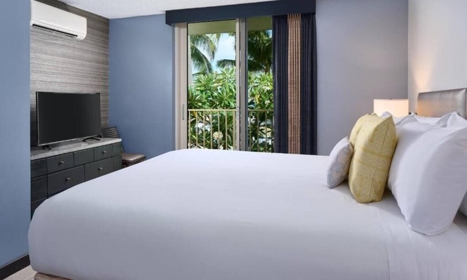 Diamond Head - Kapahulu - St. Louis Hôtel | Classic 1-Bedroom Suite | Beachfront Stay with Easy Ocean Access