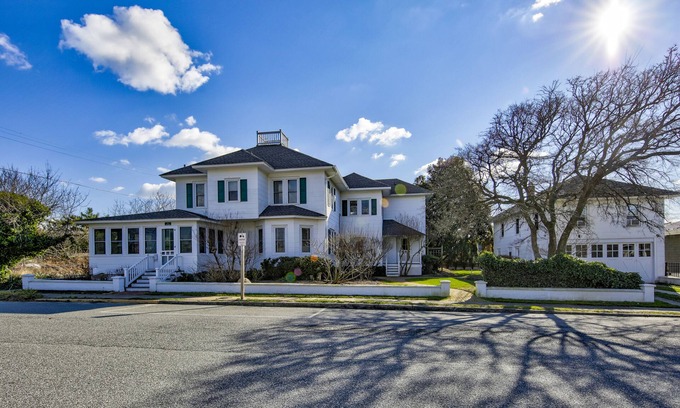 The Pines Maison | Classic 1920s oceanfront home & cottage with AC, bikes, grill - walk to beach