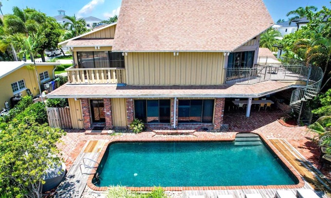 Lauderdale Harbours Maison | Classic 4/4 Bath Beach Home, 8 beds, Heated Pool, Ocean Access Canal, Dock