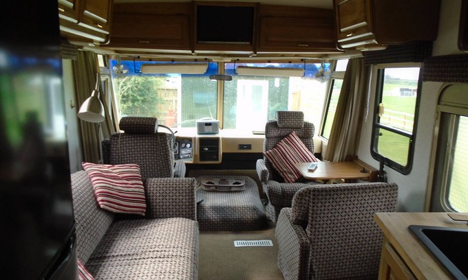 Ferrensby Maison | classic 80,s american winnebago camper with hot tub