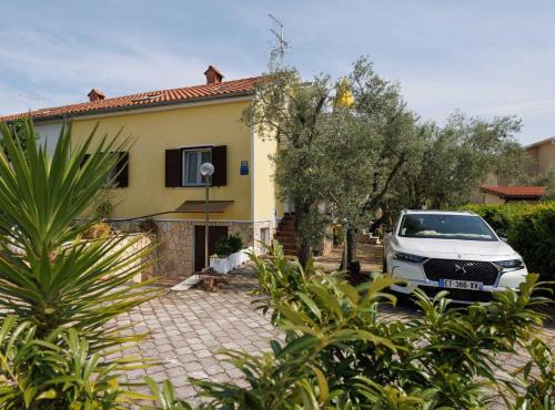 Krk Appartement | Classic and Trendy Apartment with Terrace