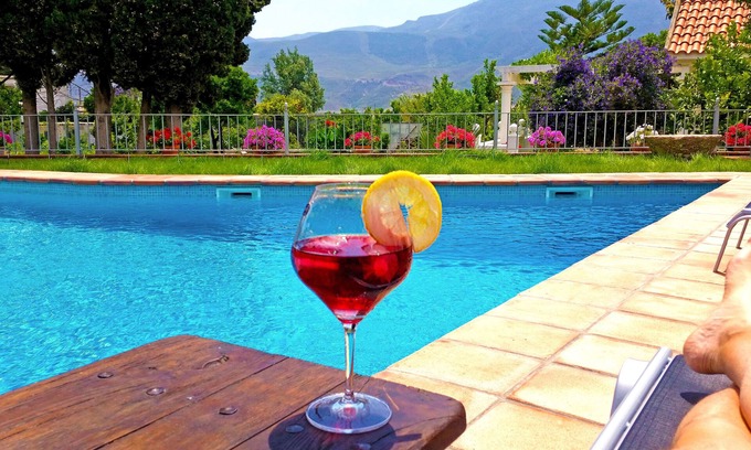 Orgiva Villa | Luxueux Isolé XIXe siècle Villa Gardens Citris Arbres Fontaines et piscine