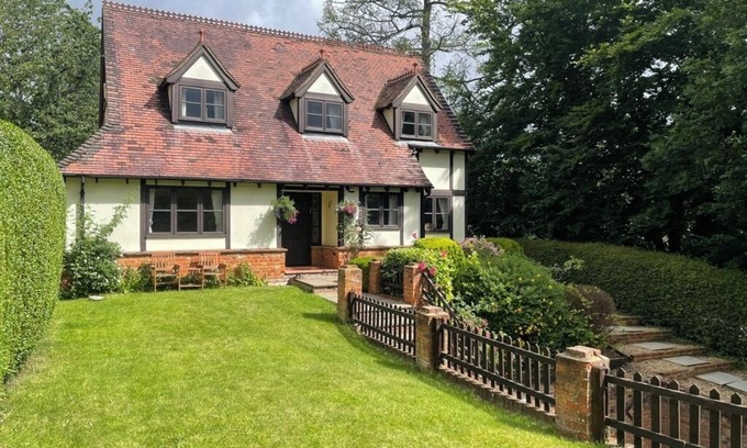 Wooburn Moor Maison | Classic Chilterns Cottage in lovely countryside