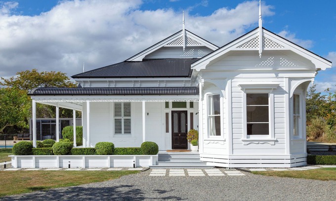 Martinborough Maison | Classic Contemporary Country Charm close to Town Centre