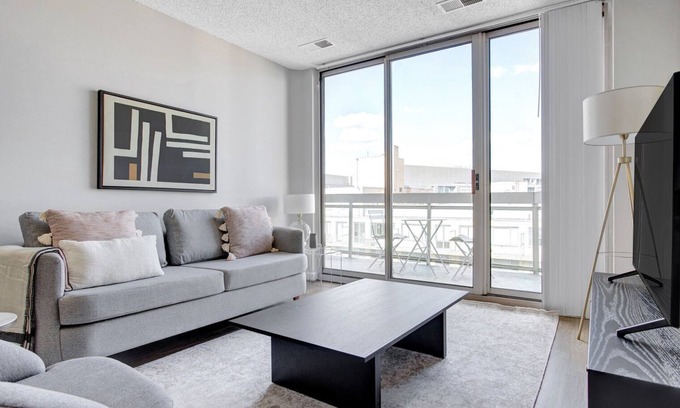 Connecticut Ave - K Street Appartement | Classic Foggy Bottom 1BR w/ Gym & W/D, near Metro & GWU, by Blueground