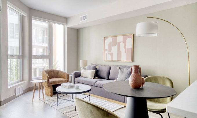 Central District Appartement | Classic Fremont 1BR w/ Roof Deck, Pool & Spa, near TJ & WF, by Blueground