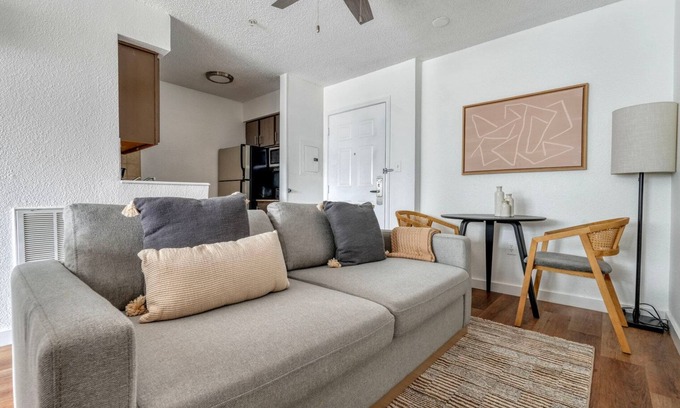 Gateway Appartement | Classic Gateway Studio w/ Gym, Pool, nr Stadium, by Blueground