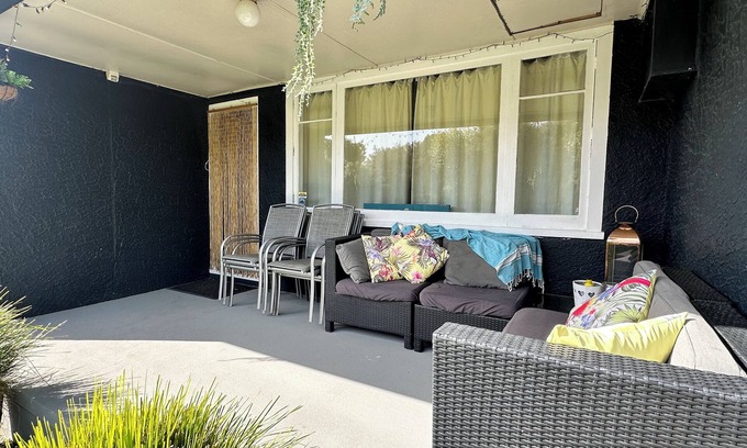 Raumati Beach Maison | Classic Kiwi Bach close to everything!