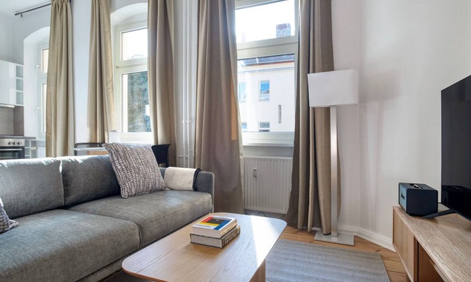 Friedrichshain-Kreuzberg Appartement | Classic Kreuzberg Studio Fully Furnished & Equipped, by Blueground